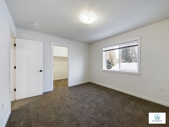 Building Photo - 268 Cross Way