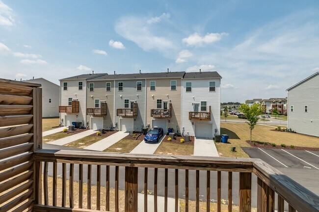 Building Photo - 2500 Chert Ln