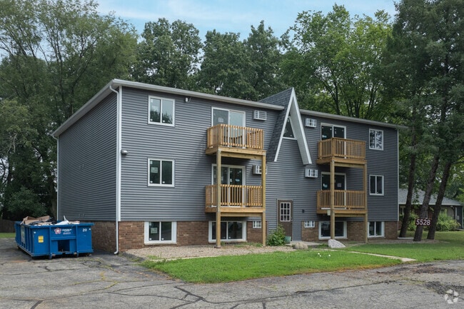 Building Photo - Evergreen South Apartments