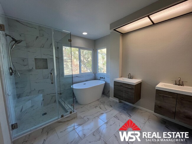 Building Photo - Stunning 4-Bedroom Remodeled Home for Rent...