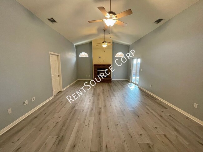 Building Photo - 3242 Poplar St