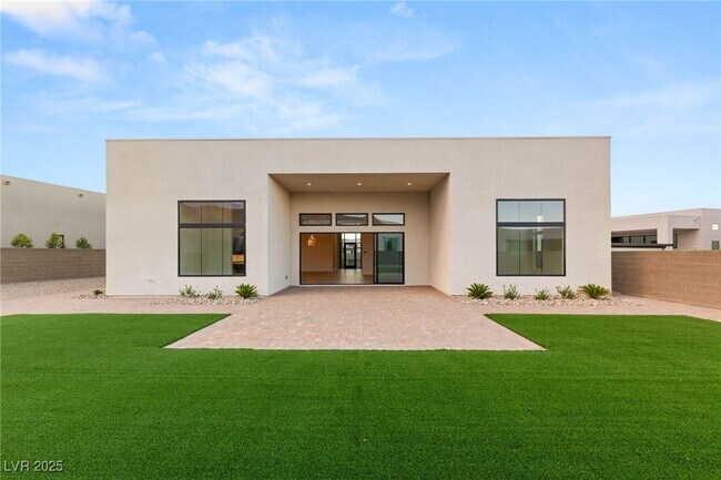 Building Photo - 10793 Vista Altura Ave