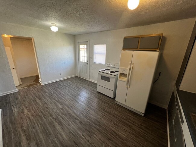 Building Photo - 3 bed 1 bath