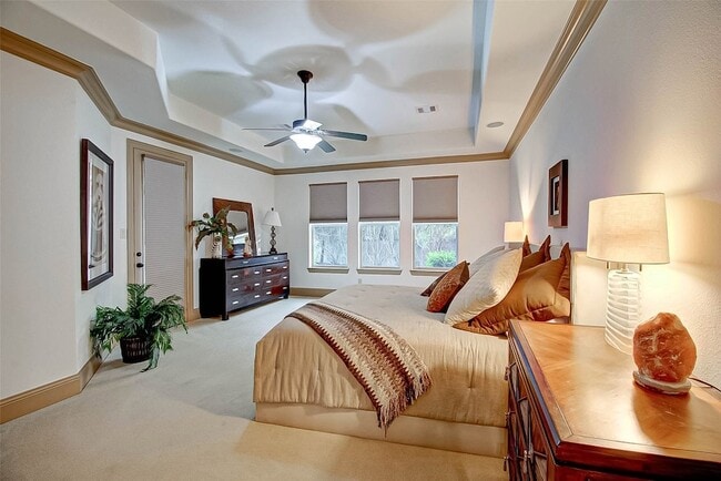 Building Photo - 7 Shearling Ct