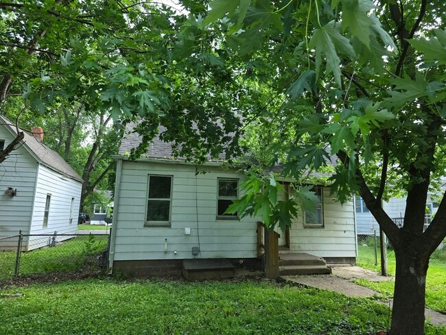 Building Photo - 3031 W Meidroth St