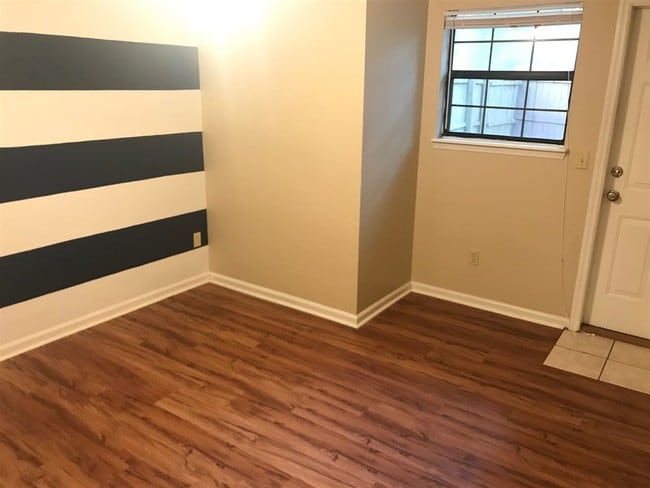 Building Photo - 2360 Hartsfield Way