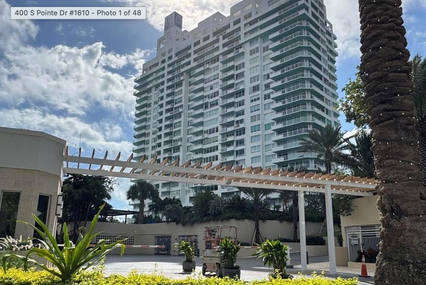 Building Photo - 400 S Pointe Dr