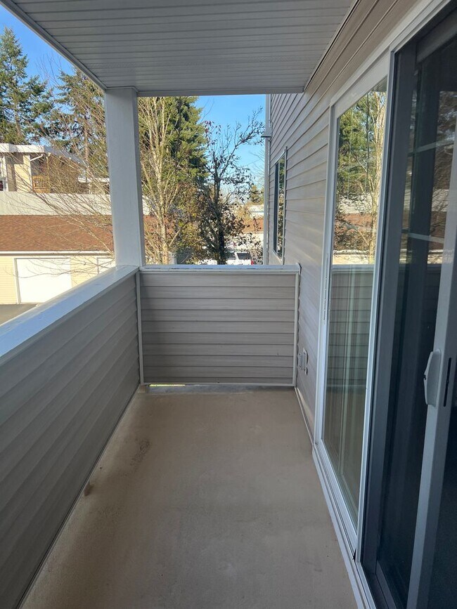Building Photo - Cozy 2 Bedroom Condo in Everett!