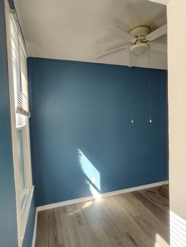 Building Photo - 104 S Tecumseh St