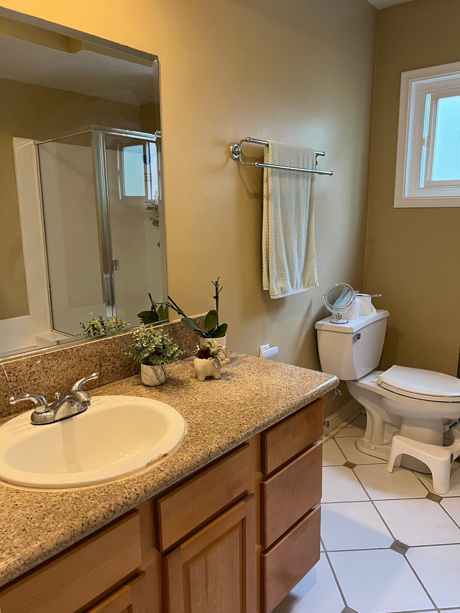 Bathroom - 11646 Chenault St