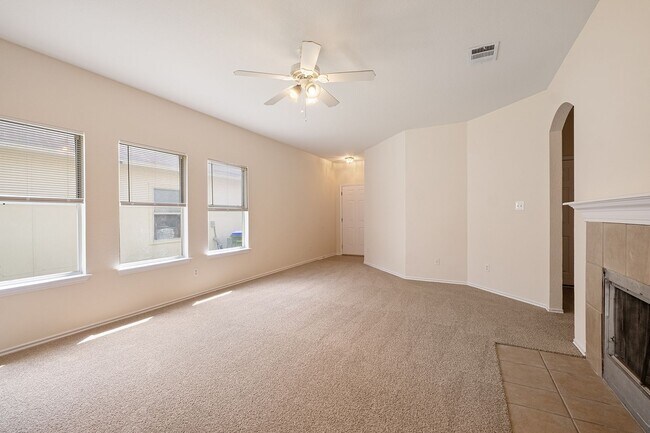 Building Photo - Spacious 4 Bedroom, 2 Bath Single-Story Home in Manor