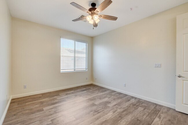 Building Photo - Single Family Home on 20k SQFT Lot in Gated Community