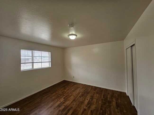 Building Photo - 5242 N 7th Ave