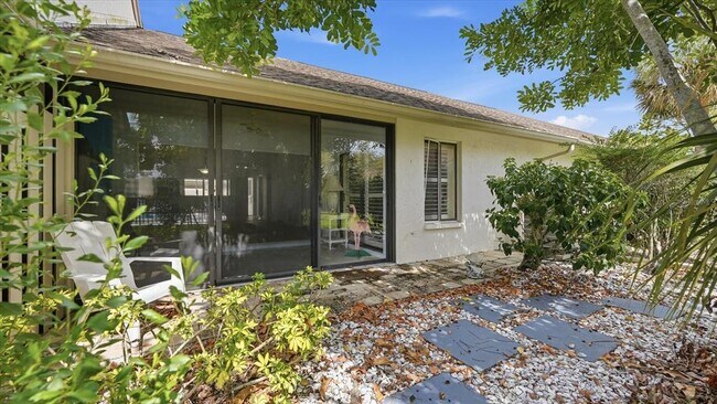 Building Photo - 5350 Myrtle Wood