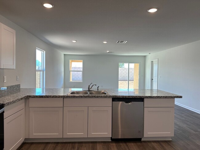 Building Photo - Beautiful New 2024 Construction 3 Bedroom ...