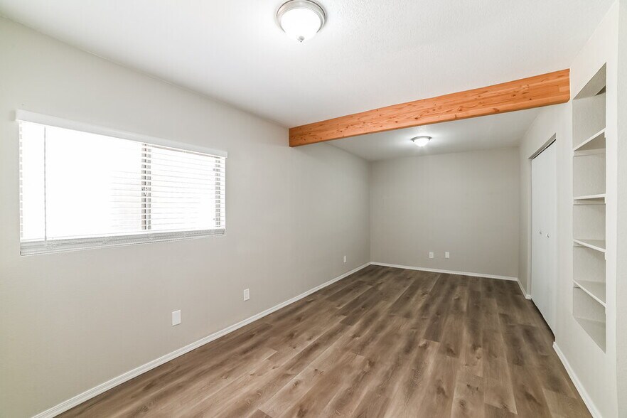 Building Photo - 11817 W Corrine Dr