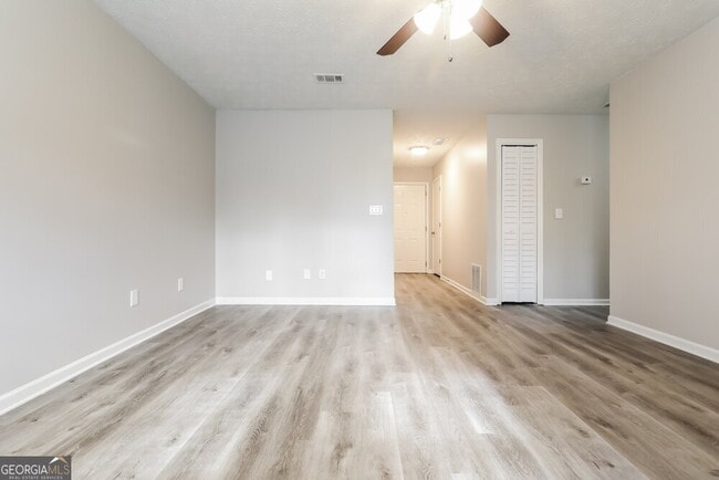 Building Photo - 620 Wayside Dr