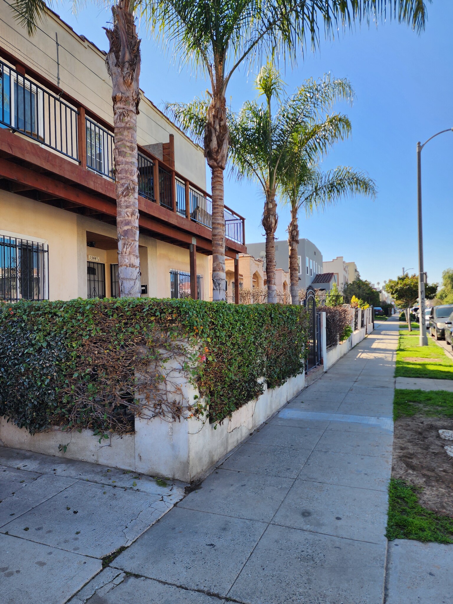 Building Photo - 1344 S Bronson Ave