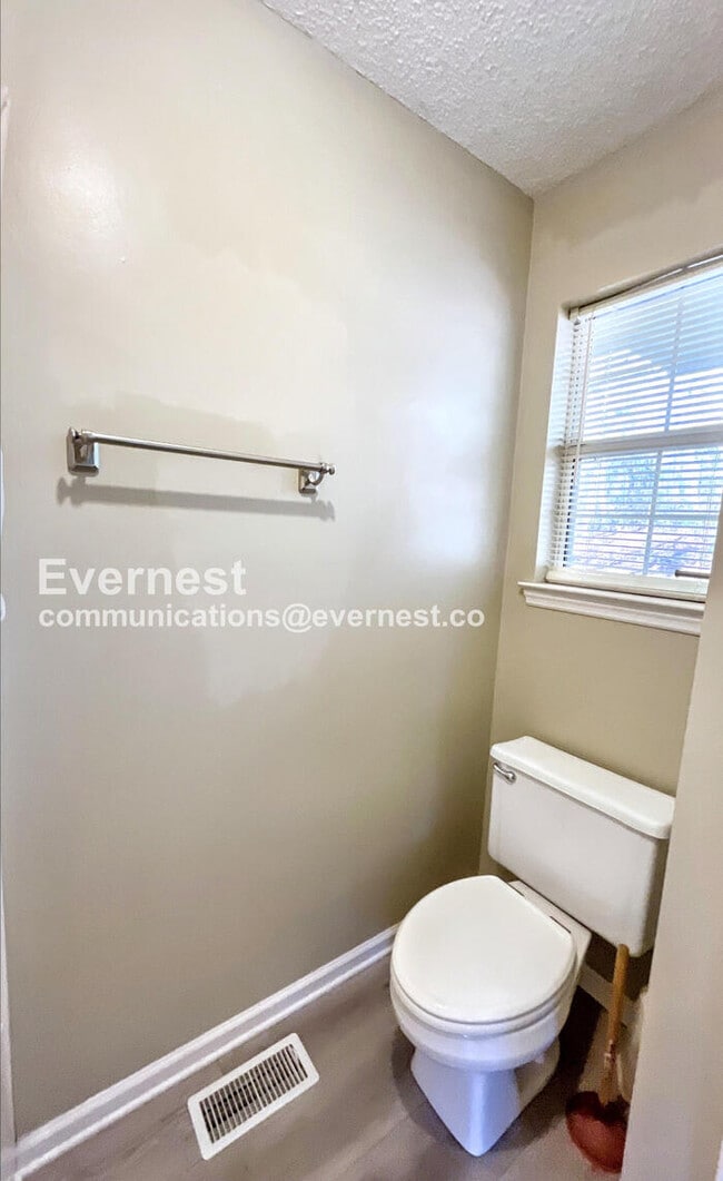 Building Photo - 4911 Hunter Village Dr