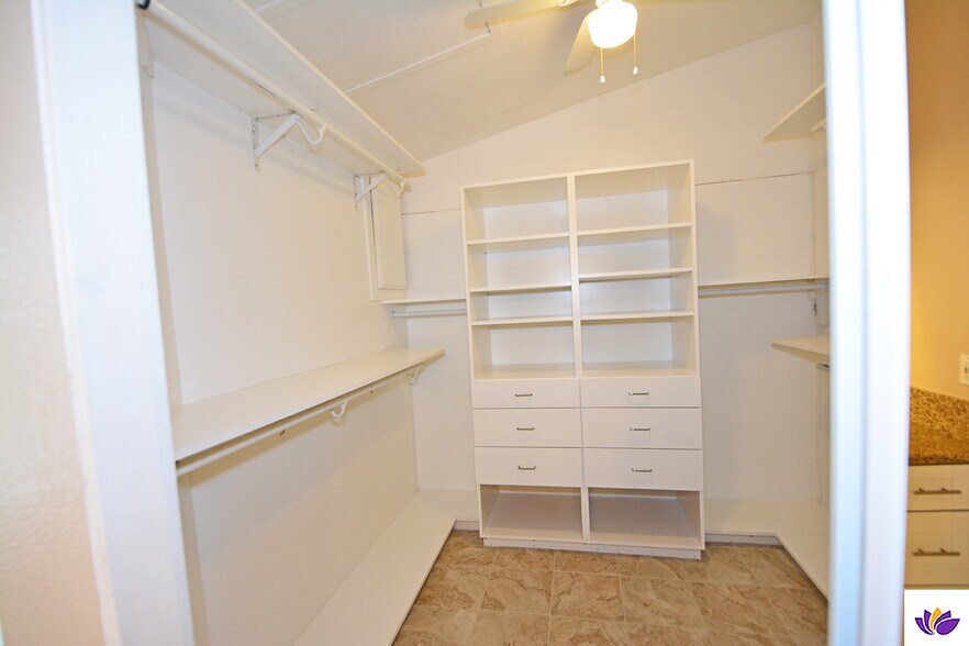 Building Photo - 23935 Ingomar St