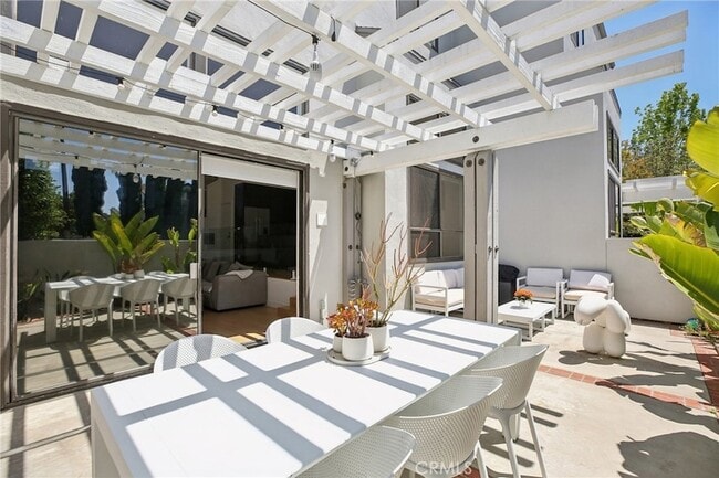 Building Photo - 15 Waterway