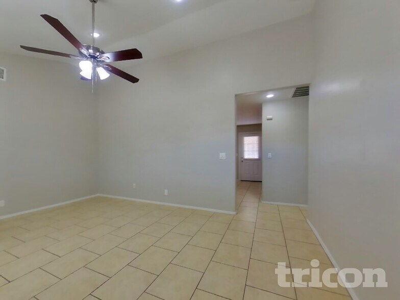Building Photo - 3234 W Larkspur Dr