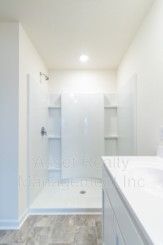 Building Photo - 329 Aspen Dr