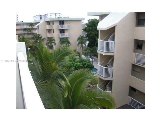 Building Photo - 1801 S Treasure Dr