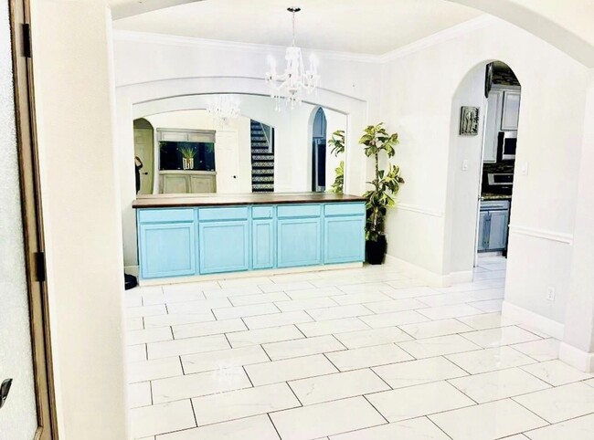 Building Photo - 5902 Crestford Park Ln