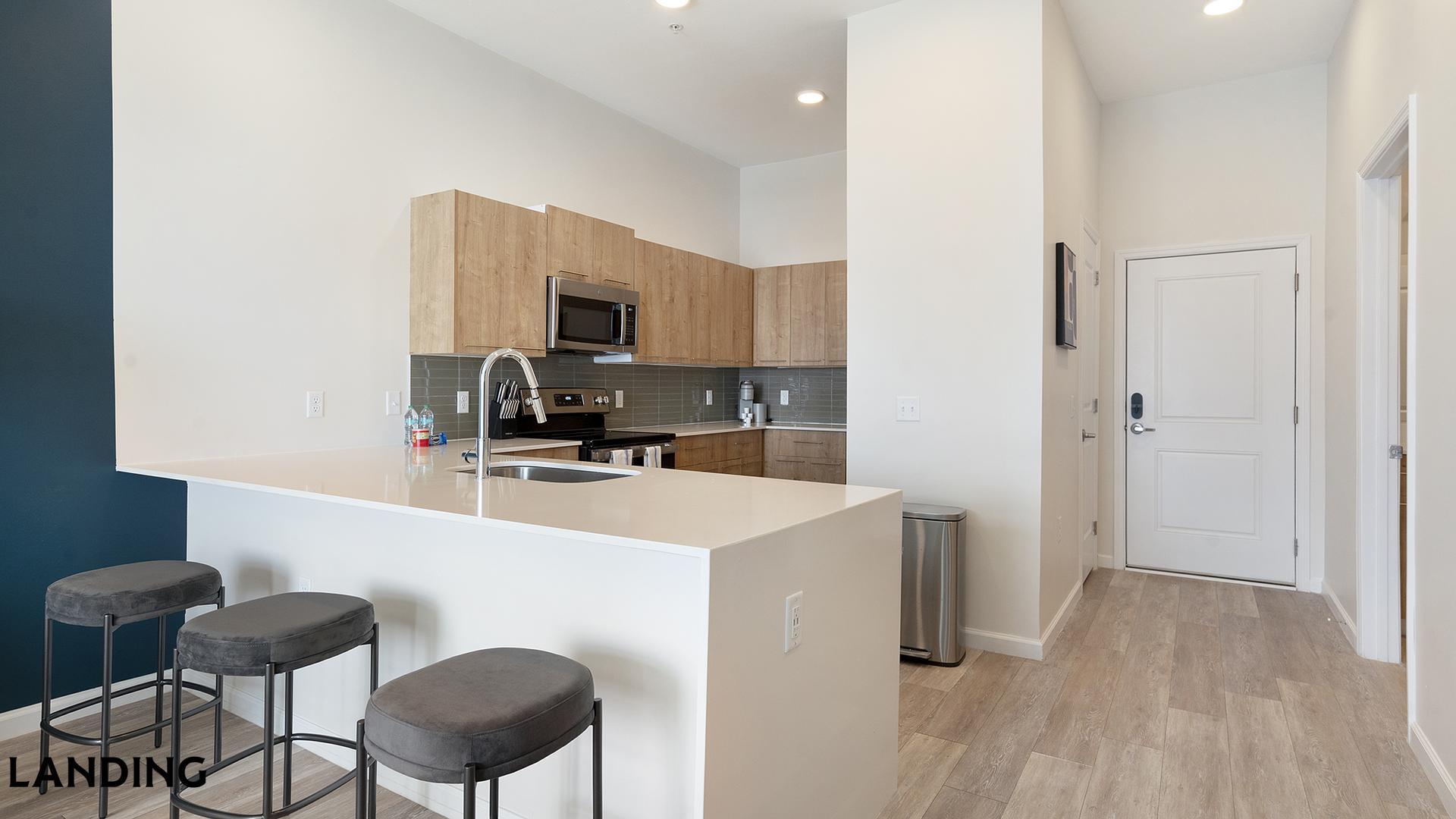 Building Photo - 5256 International Dr