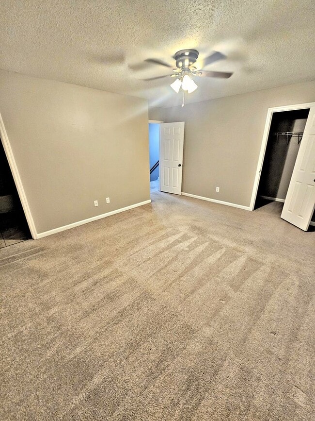 Building Photo - Townhouse Apartment 2BR/2.5BA SW Decatur