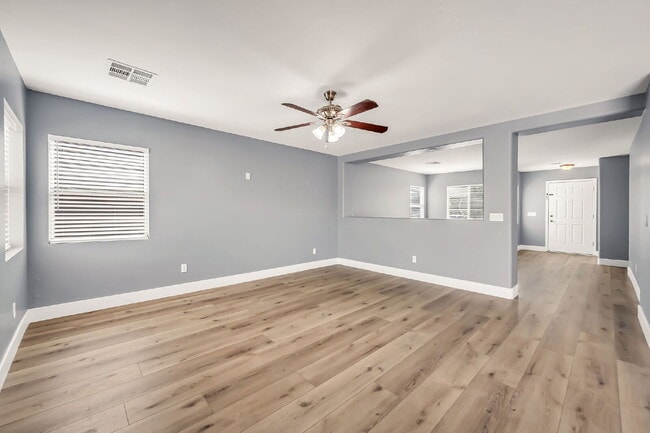 Building Photo - 2422 E Olivine Rd