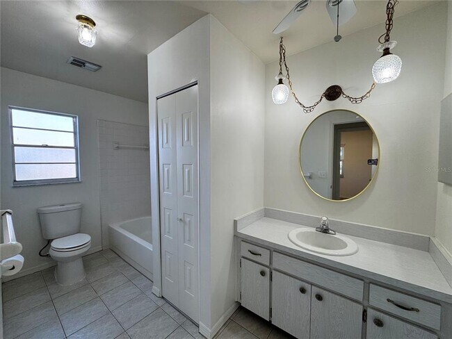 Building Photo - 1008 Yellowbird Pl