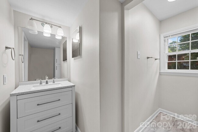 Building Photo - 4605 Coronado Dr