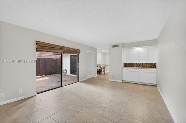 Building Photo - 3007 San Clara Dr