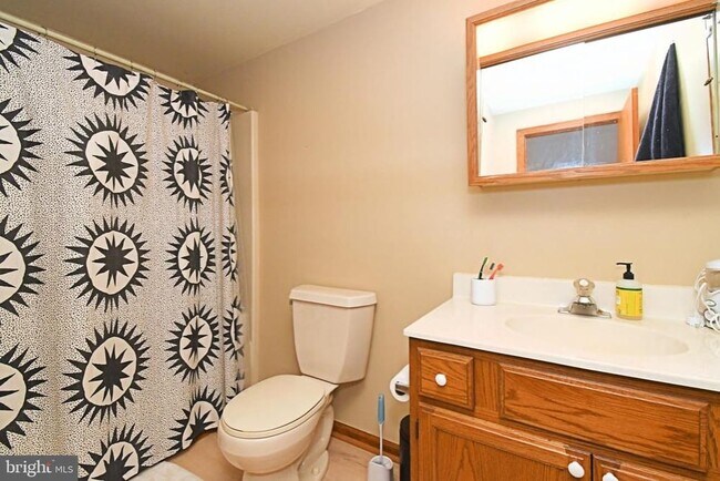 Building Photo - 601 W Market St