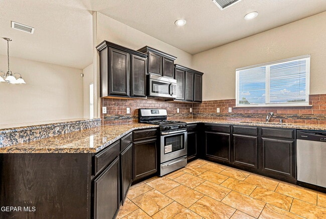 Building Photo - 7409 Dewberry Dr