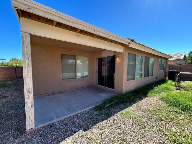 Building Photo - Spacious 3Bd 2 Ba Home In Litchfield Park ...