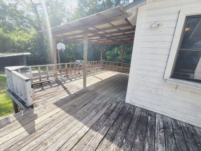 Building Photo - 526 N Adams St