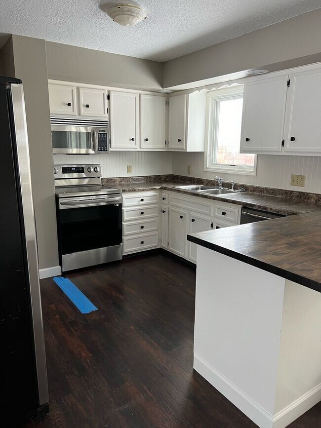 Building Photo - Rent $1850; 4 Bed ranch style home