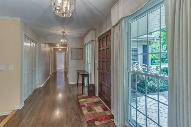 Building Photo - 145 Pine Tree Ln