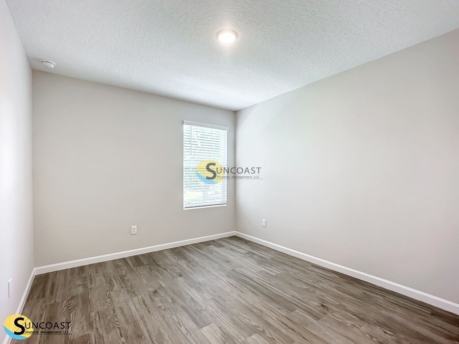 Building Photo - 6475 Breezy Oaks Wy