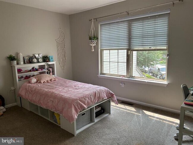 Building Photo - 5128 Barness Ct