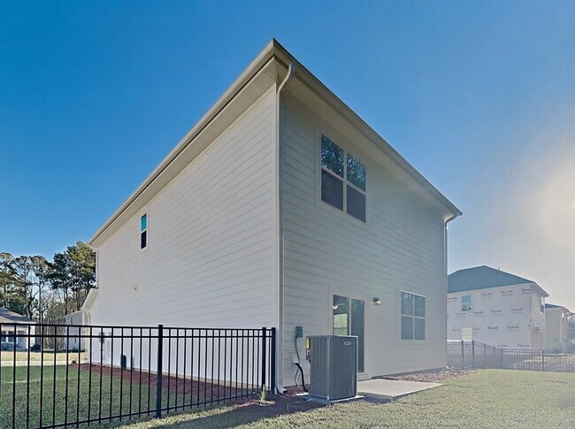 Building Photo - 456 White Magnolia St