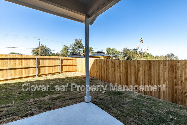 Building Photo - 10351 Lynwood Crk