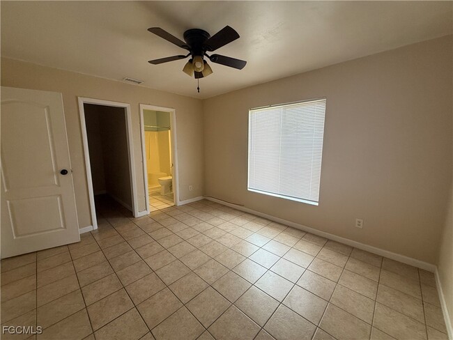 Building Photo - 2117 SW Santa Barbara Pl