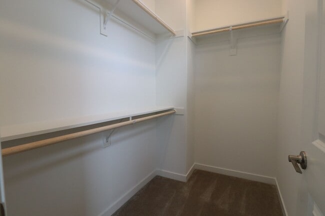 Building Photo - 1713 River Vis