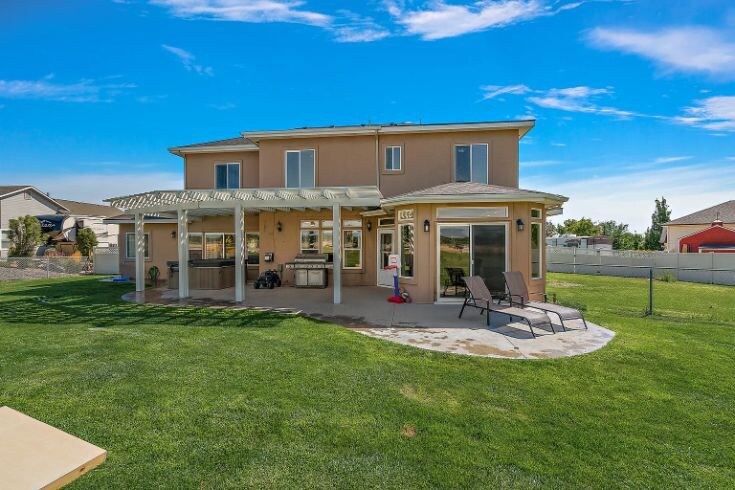 Building Photo - 18227 Southlake Cir