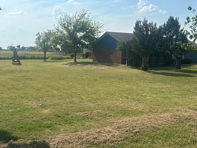 Building Photo - 339 S Pleasant Hill Rd