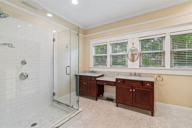 Building Photo - 1107 W Horatio St